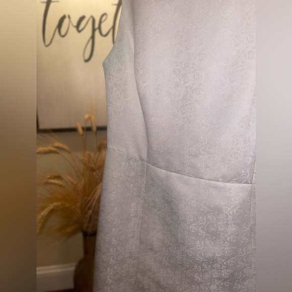 Jones Wear White Dress - Floral Patterned Fabric - Picture 7 of 13